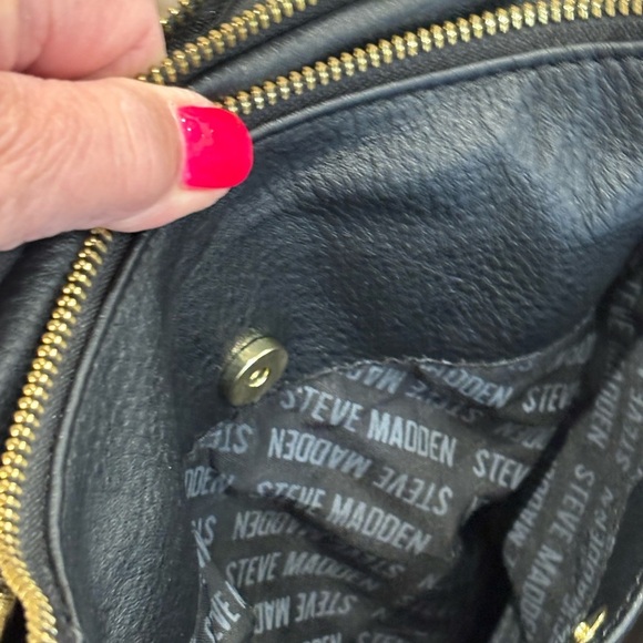 Steve Madden Embossed Black Messenger Bag - Picture 7 of 9